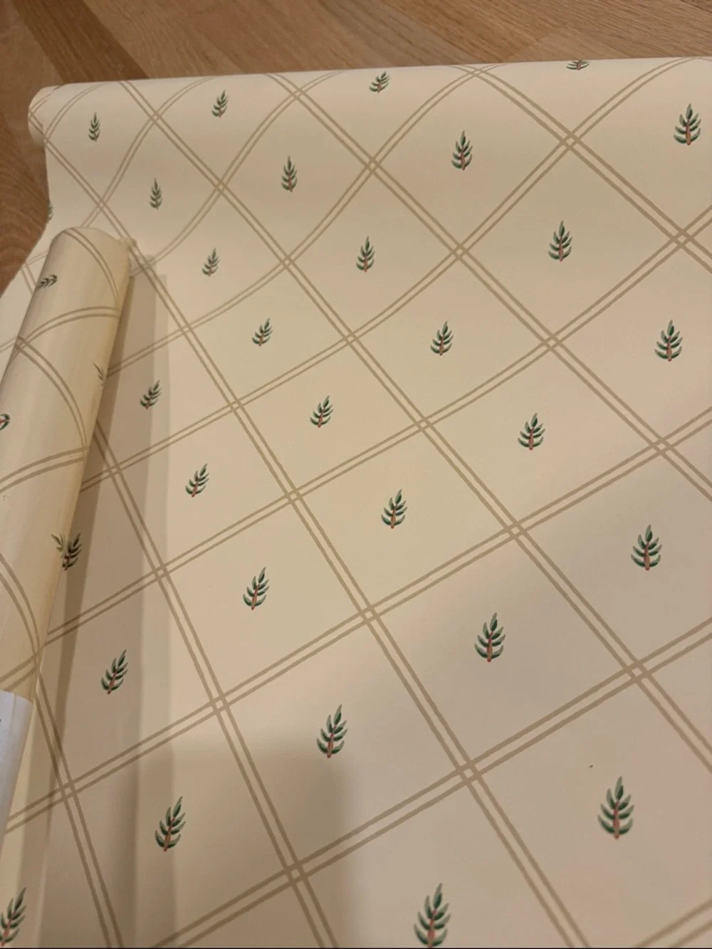 THIBAUT / Wallpaper/ Pattern #839-T-7453
